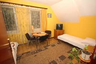 Отель Hotel Baltazar Пултуск Двухместный номер с 2 отдельными кроватями и общей ванной комнатой-1